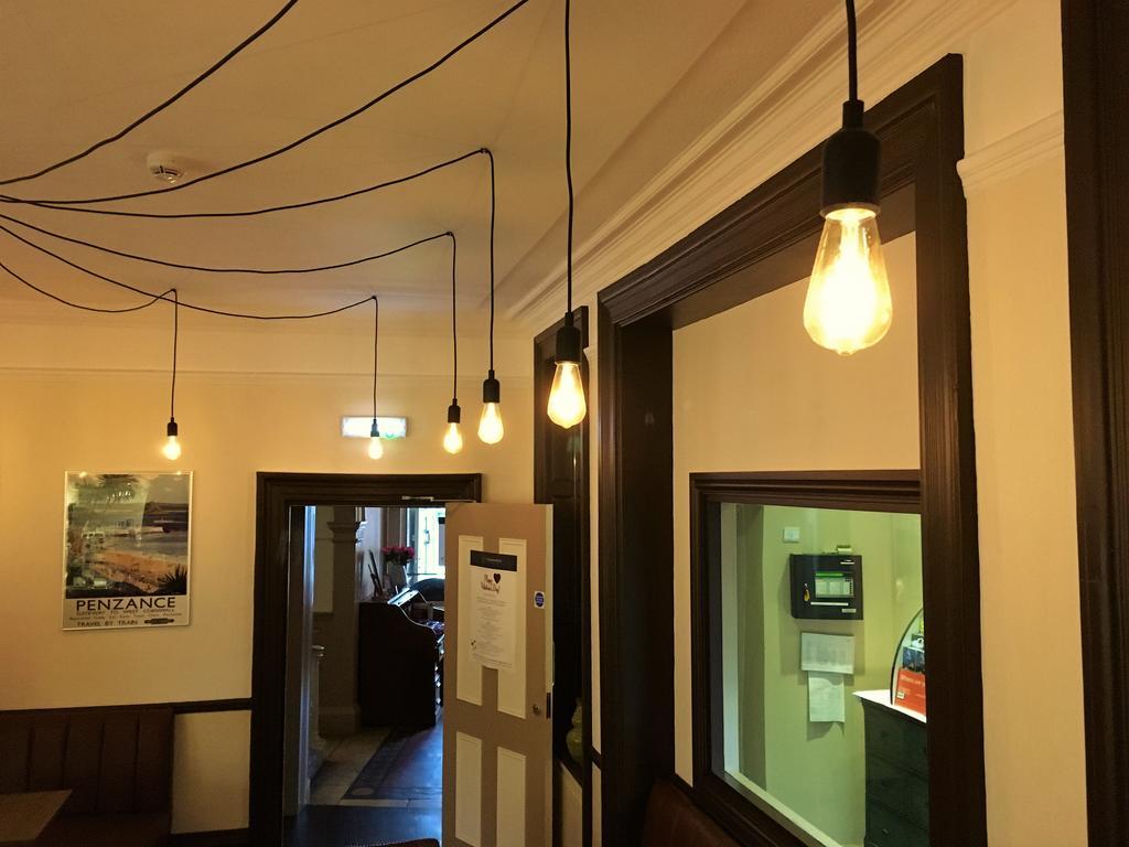 The Highworth Hotel Swindon Bagian luar foto