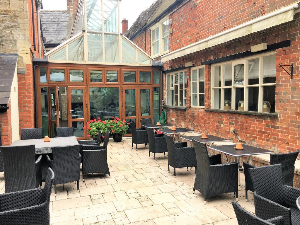The Highworth Hotel Swindon Bagian luar foto