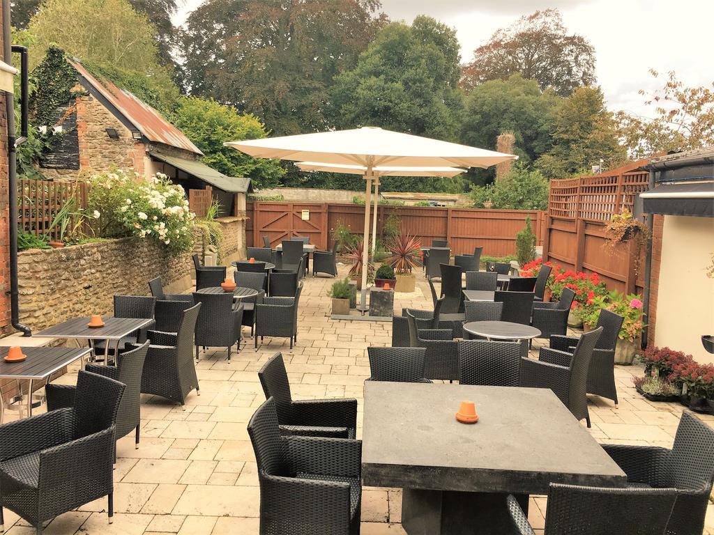 The Highworth Hotel Swindon Bagian luar foto