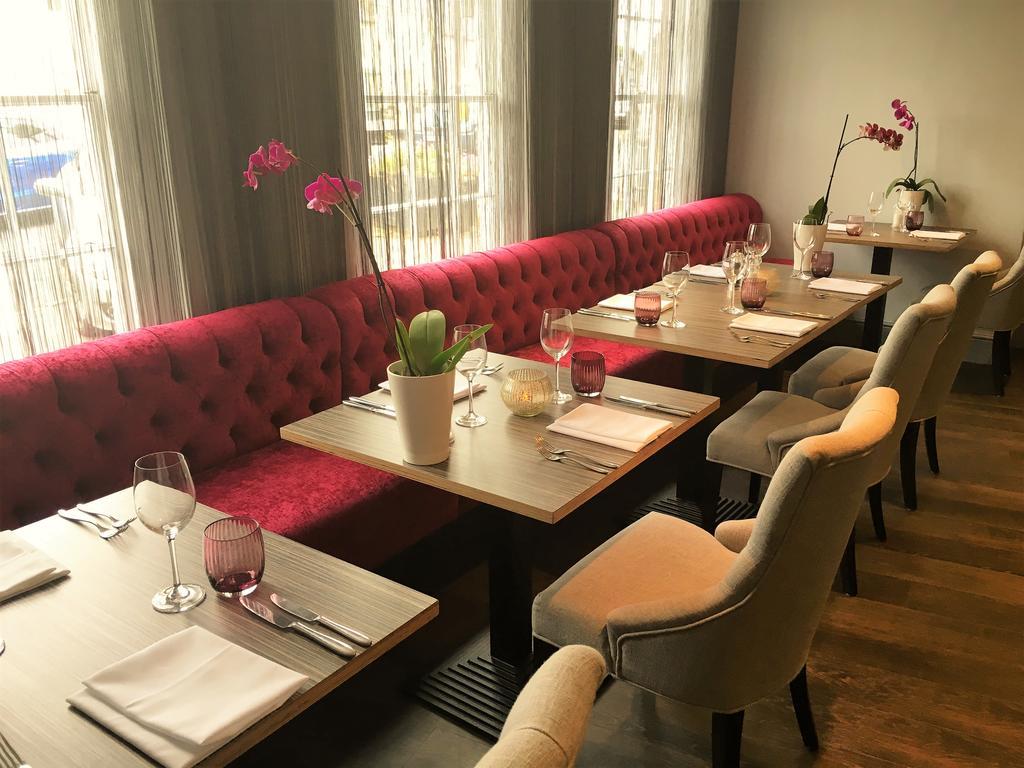 The Highworth Hotel Swindon Bagian luar foto