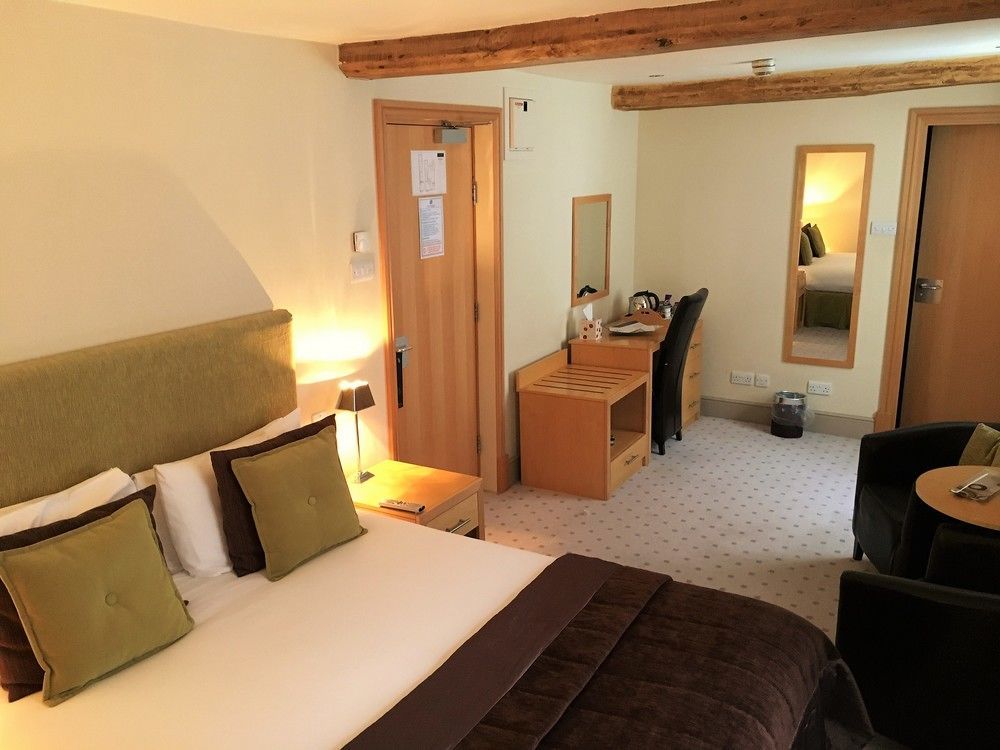 The Highworth Hotel Swindon Bagian luar foto