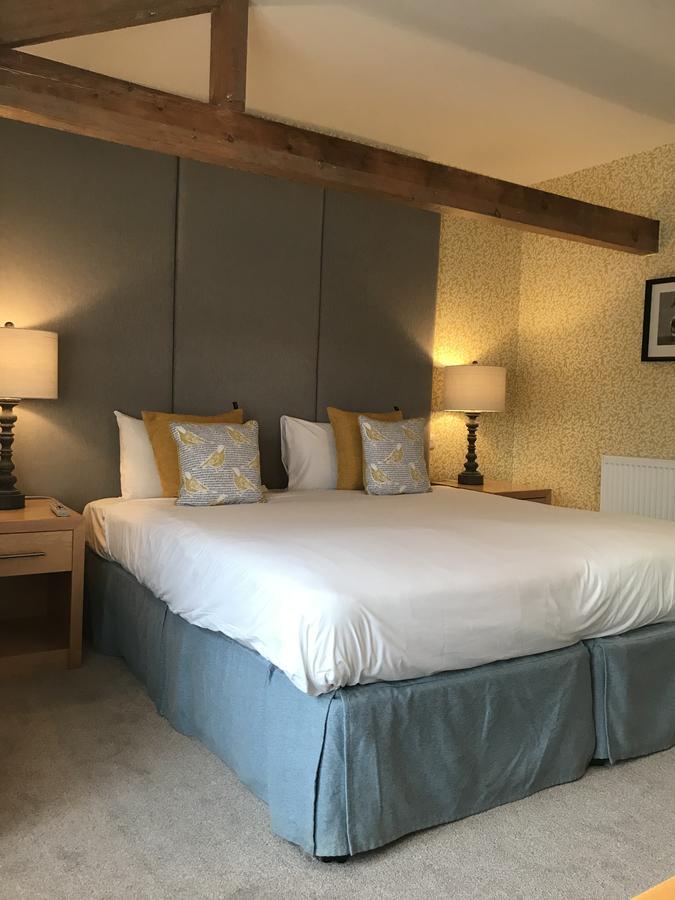 The Highworth Hotel Swindon Bagian luar foto
