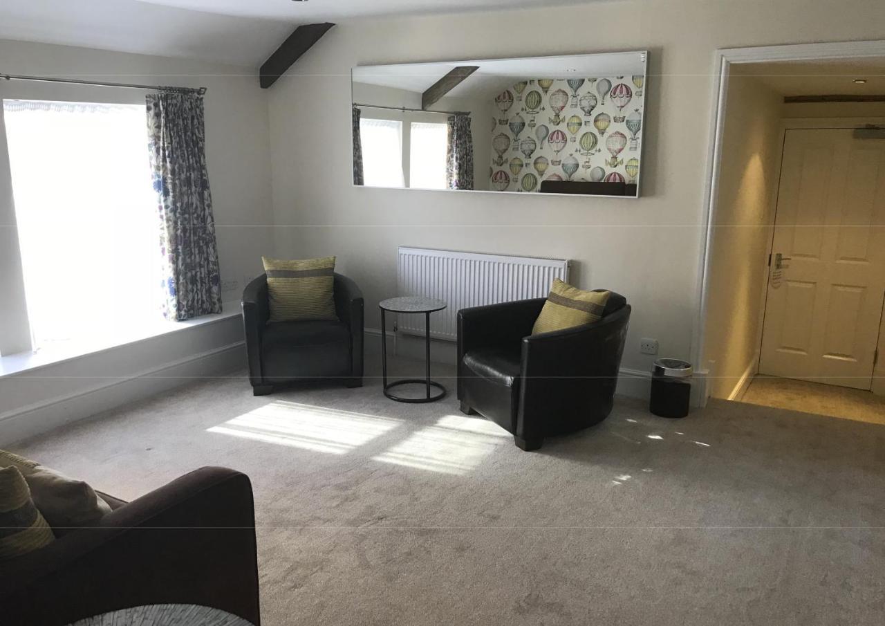 The Highworth Hotel Swindon Bagian luar foto