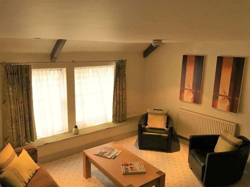 The Highworth Hotel Swindon Bagian luar foto