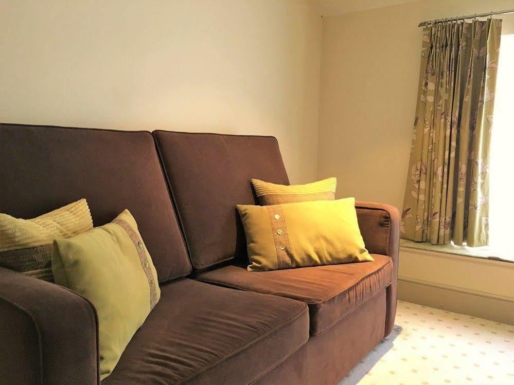 The Highworth Hotel Swindon Bagian luar foto