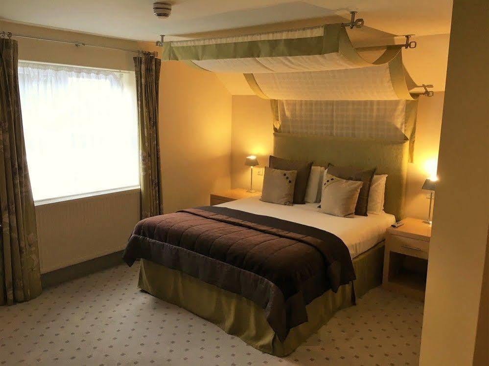 The Highworth Hotel Swindon Bagian luar foto