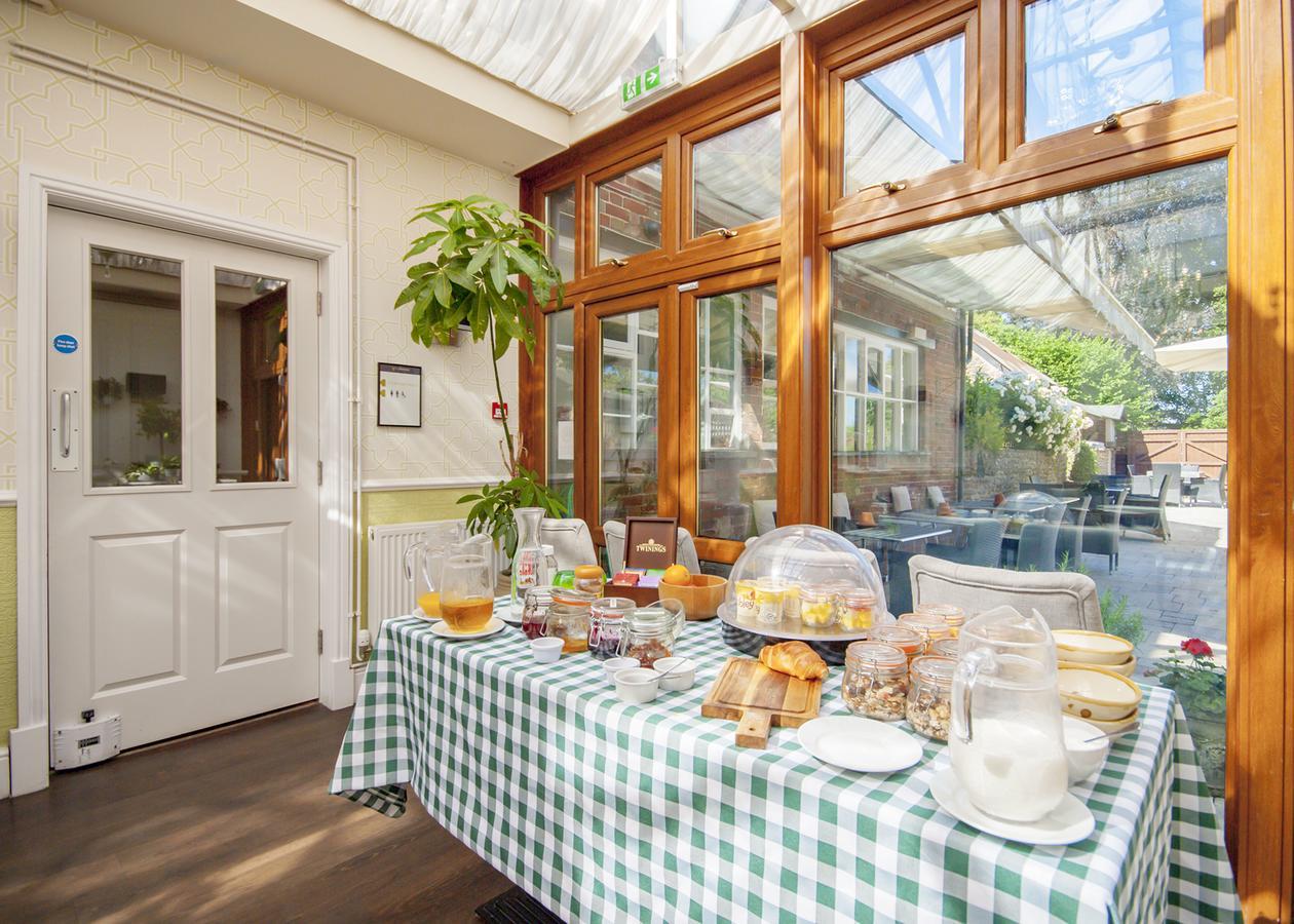 The Highworth Hotel Swindon Bagian luar foto
