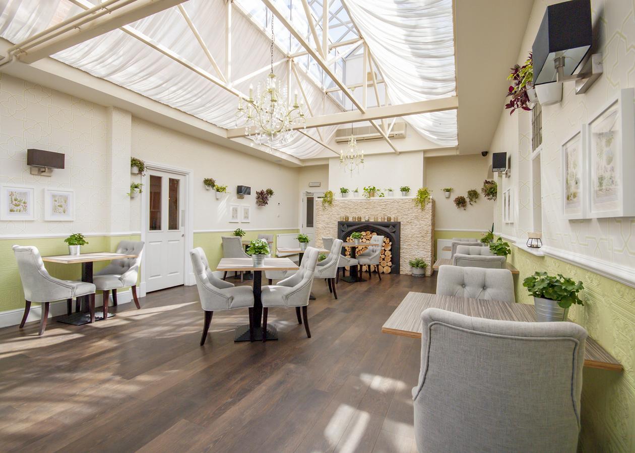 The Highworth Hotel Swindon Bagian luar foto
