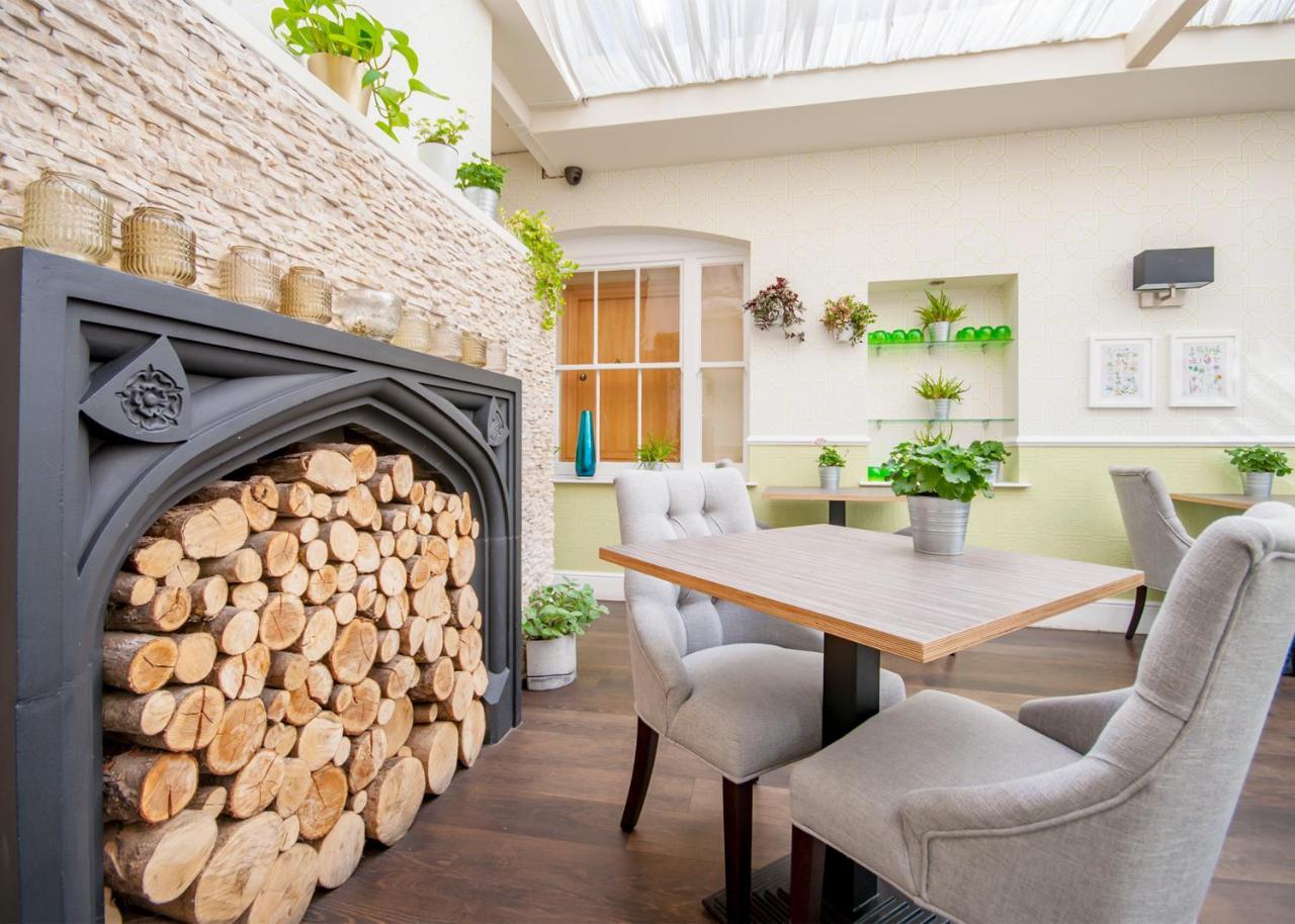 The Highworth Hotel Swindon Bagian luar foto