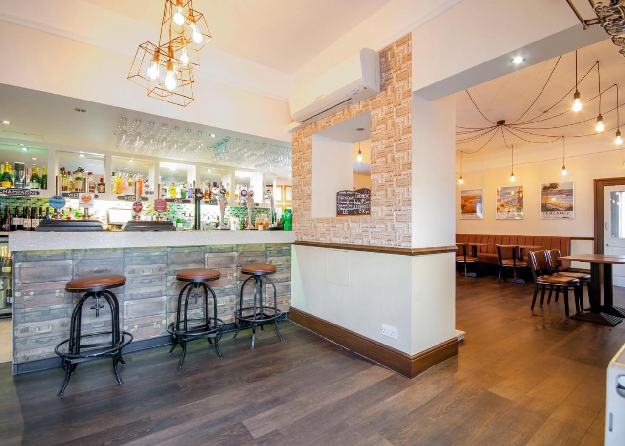 The Highworth Hotel Swindon Bagian luar foto