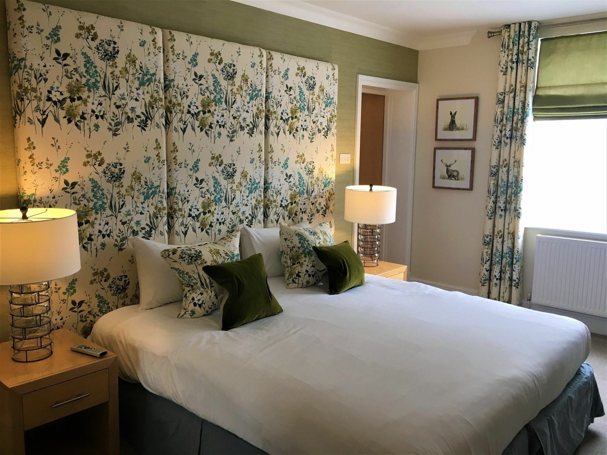The Highworth Hotel Swindon Bagian luar foto