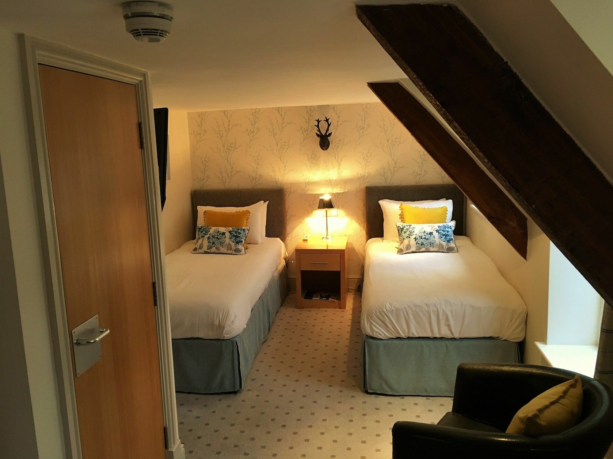 The Highworth Hotel Swindon Bagian luar foto